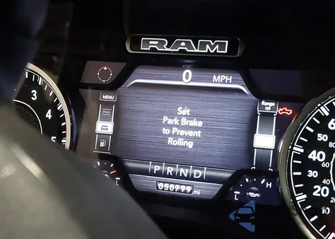 2022 Ram 1500 Laramie 4X4 5'7 Box из США, поврежденный, VIN 1C6SRFJT0NN345699